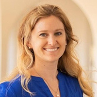 Alexis Komor Headshot