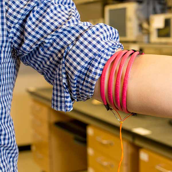 Image: Magnetic-field-generating coils are wrapped around the arm.