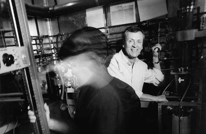Dynes in his lab