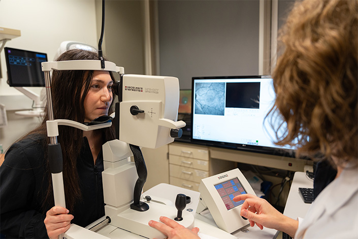 Neurobiology student Sarah Shacterman volunteers to have her retina scanned.