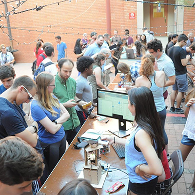 Lesser teaches students in a hands-on engineering course