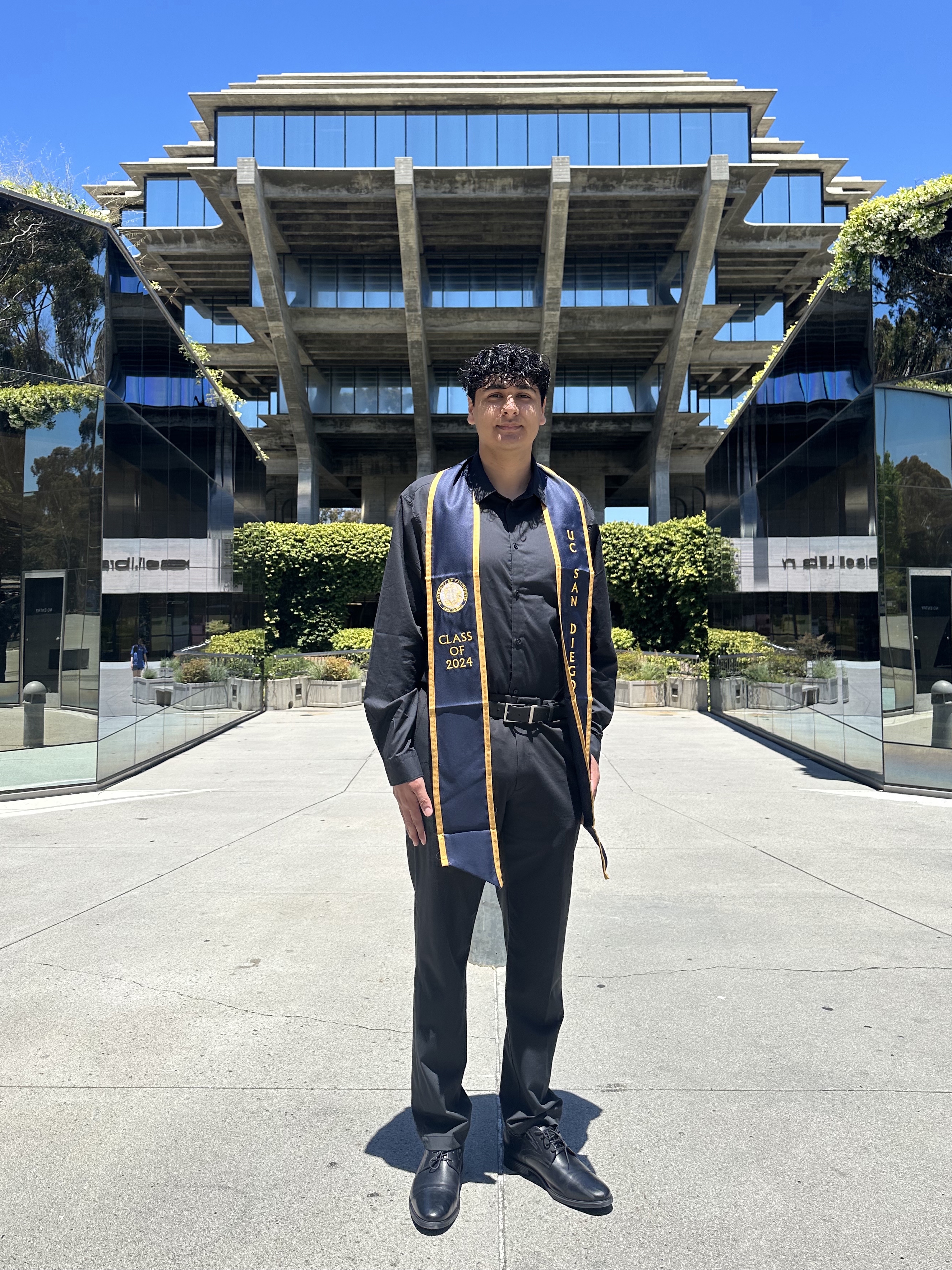 Photo of Angel Lomeli, M.P.H, in front of the UC San Diego Geisel Library