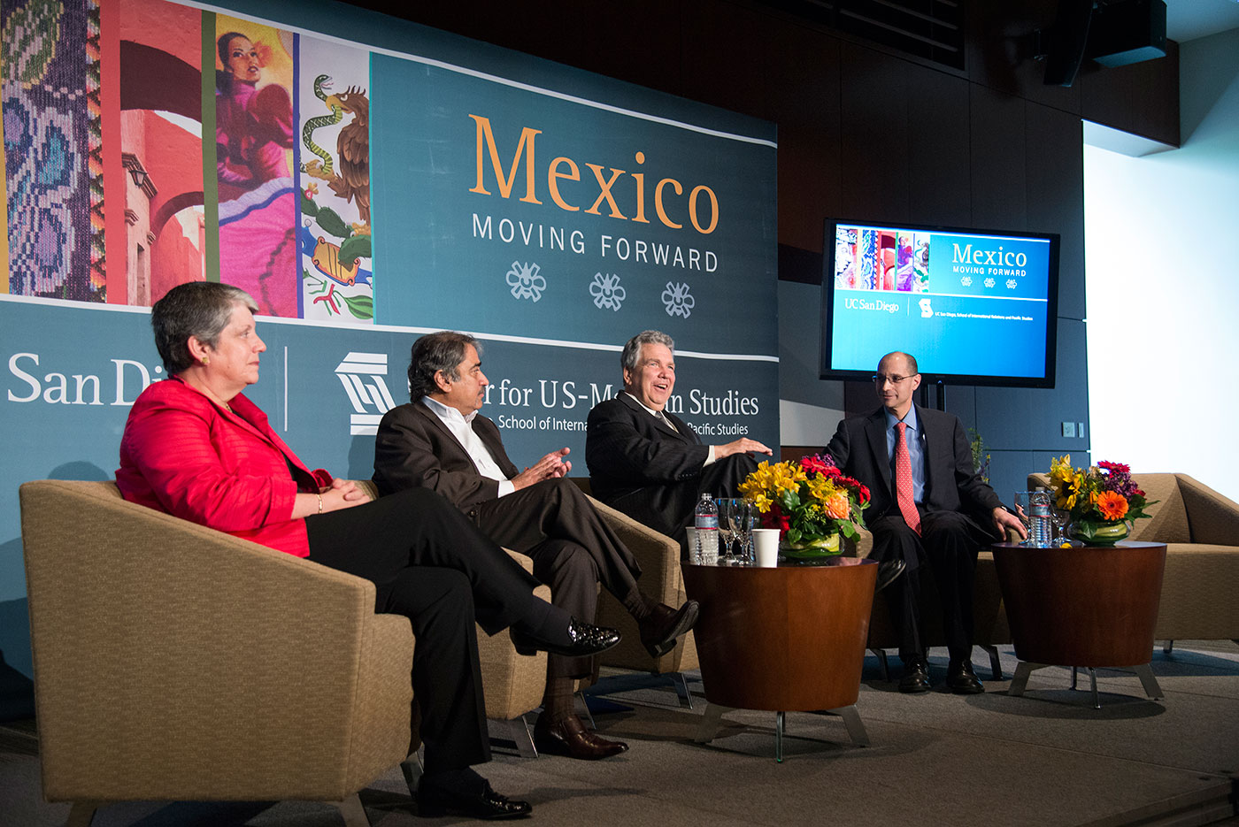 Image: The March 2014 Mexico Moving Forward