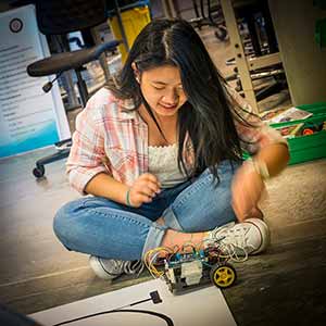 Electrical Engineering Undergrads Build and Race Robots