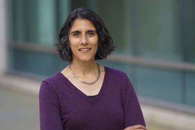 Uma Karmarkar, study author and assistant professor of marketing and innovation at UC San Diego’s Rady School of Management and School of Global Policy and StrategyExplanation of the in-person experement where men and women had to