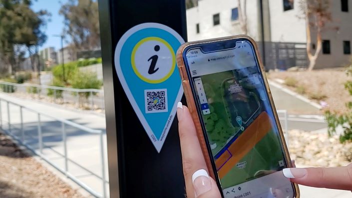 Waypoint indicators provide information about services, amenities and points of interest.