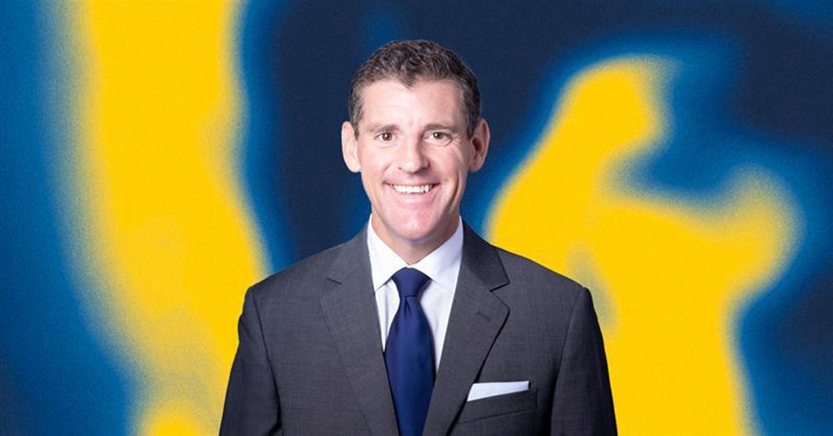 Blue and gold graphic with Andy Fee headshot