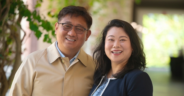 Aiiso Yufeng Li (Jeff) and his wife, DongDong Li (Doreen), at UC San Diego. 