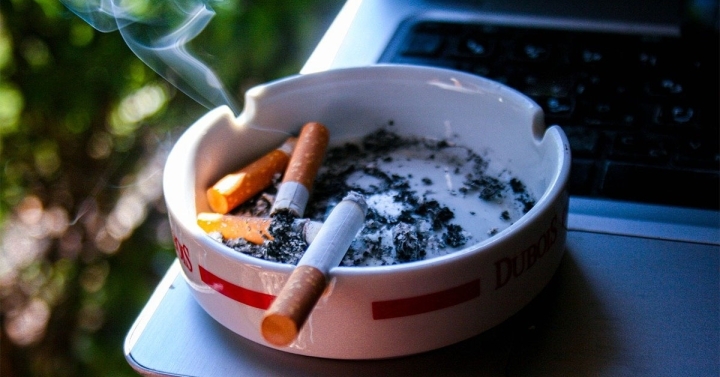 ashtray with cigarettes