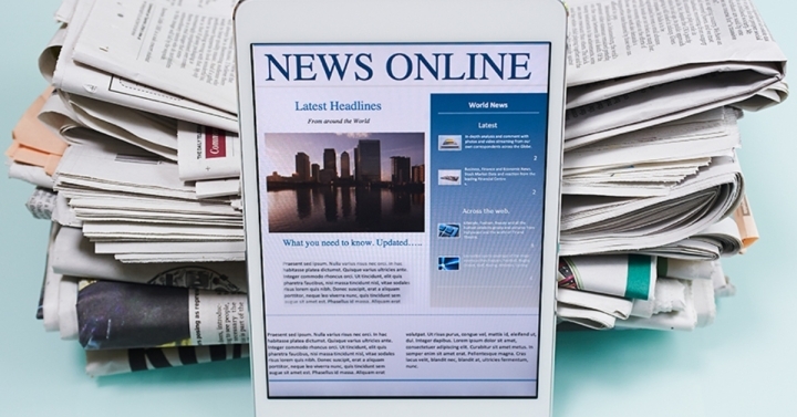 News online with tablet and traditional newspapers