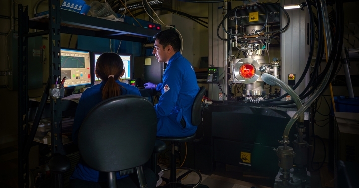 Two graduate students work in a mechanical engineering lab