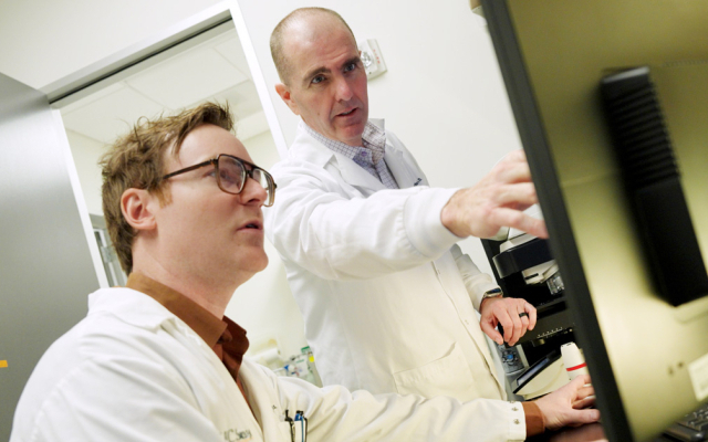 Severin Ruoss (left) and lab director Sam Ward (right)