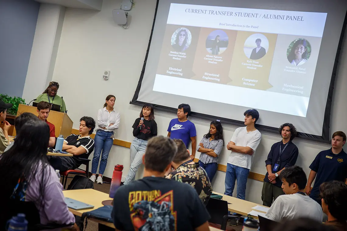 Incoming transfer students listen to a panel of current transfer students.