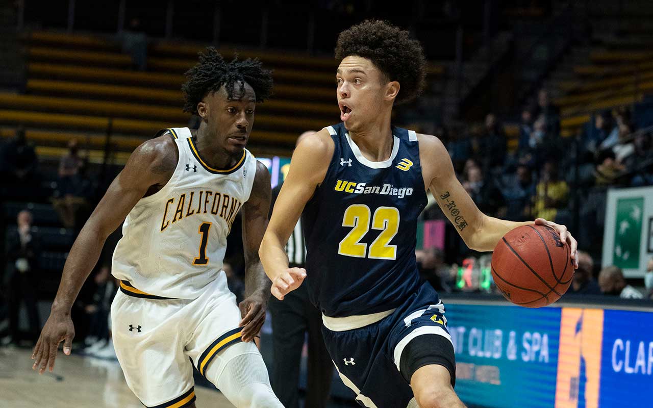 Jace Roquemore drives in a play against the Cal Golden Bears