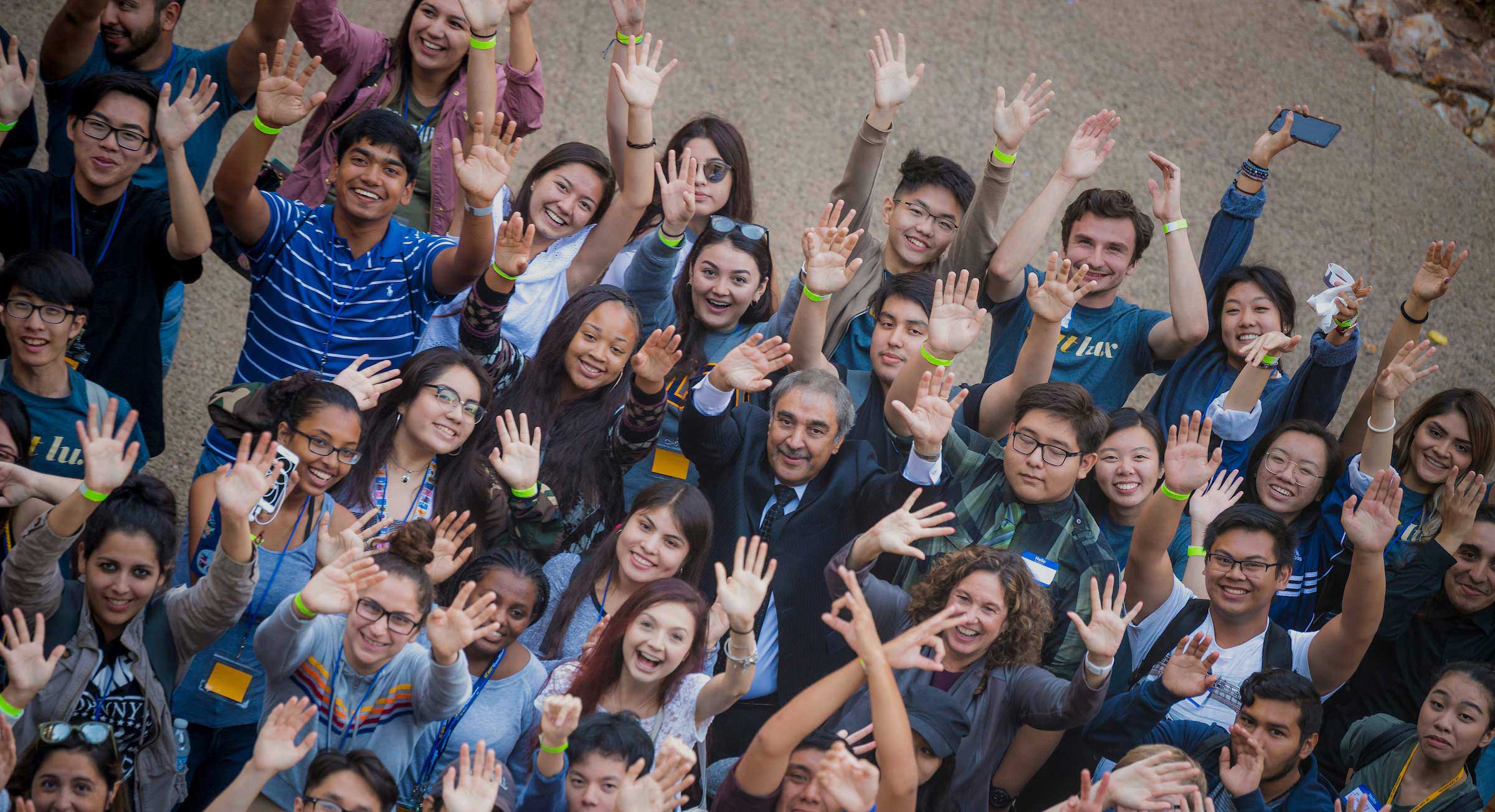 Chancellor Khosla with students.