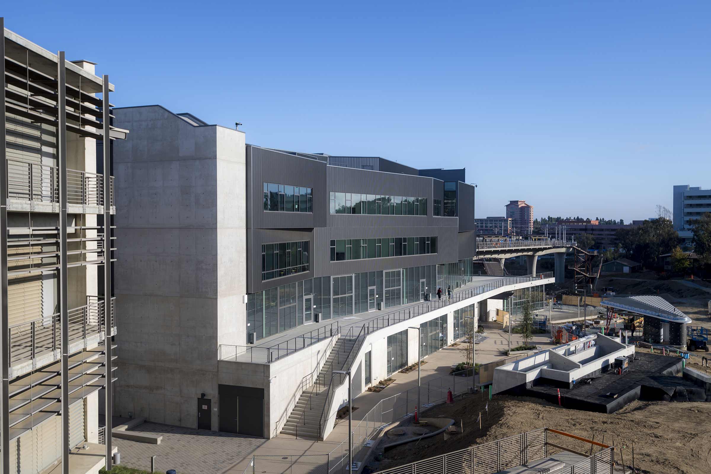 UC San Diego Opens The Design And Innovation Building