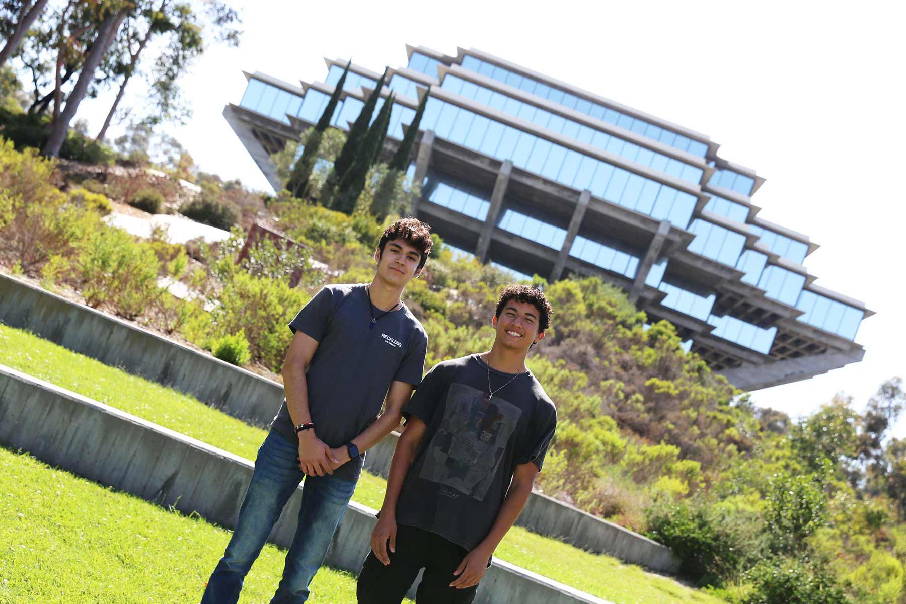 José Eduardo Martín Llamas and Nicolas Mosqueda spent the summer in mechanical engineering Professor James Friend's lab.
