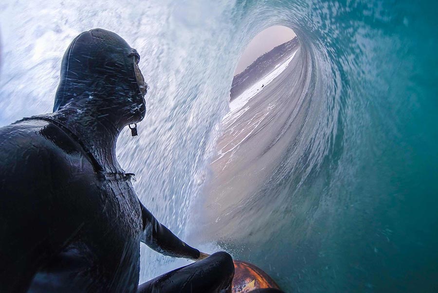 Cliff Kapono surfing