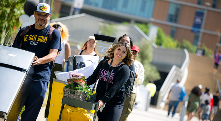 Students and families move into campus housing