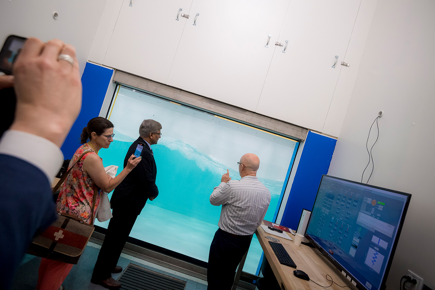 NSF Director Panchanathan gets a close-up demonstration of the new Scripps Ocean-Atmosphere Research Simulator.  