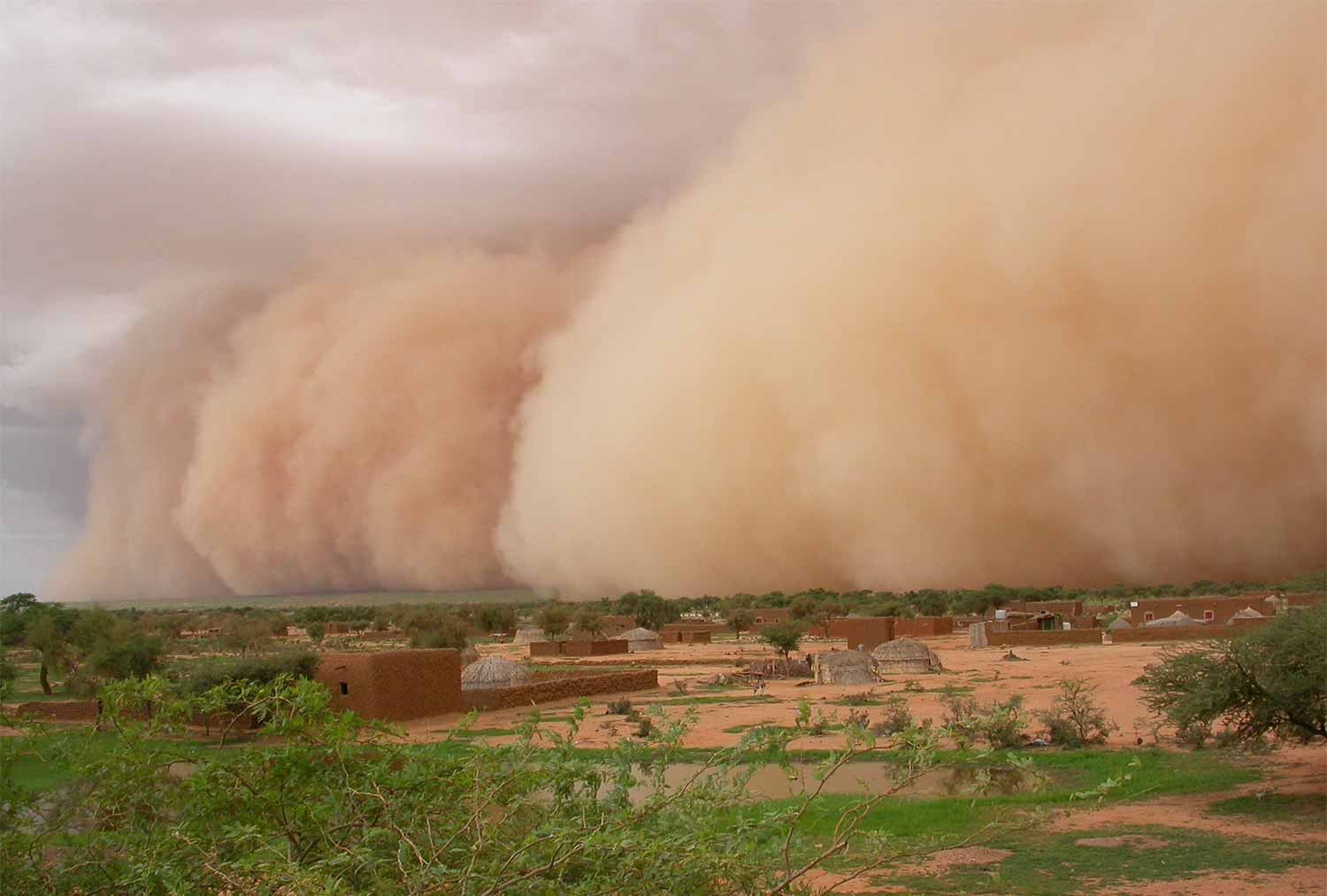 Image: Arrival of a wall of dust known as a haboob