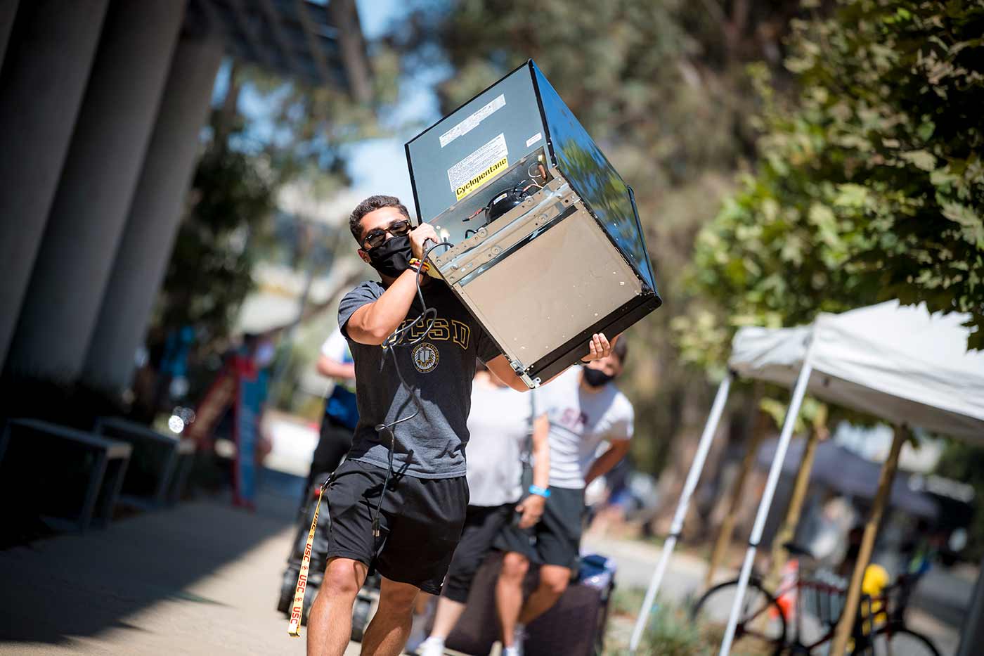 students moving into campus housing.