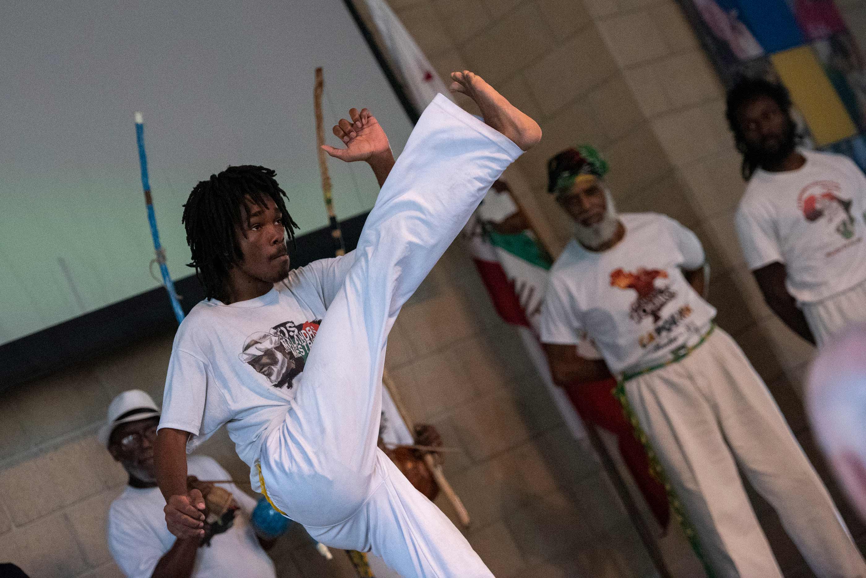 Capoiera- Os Malandros de Mestre Touro