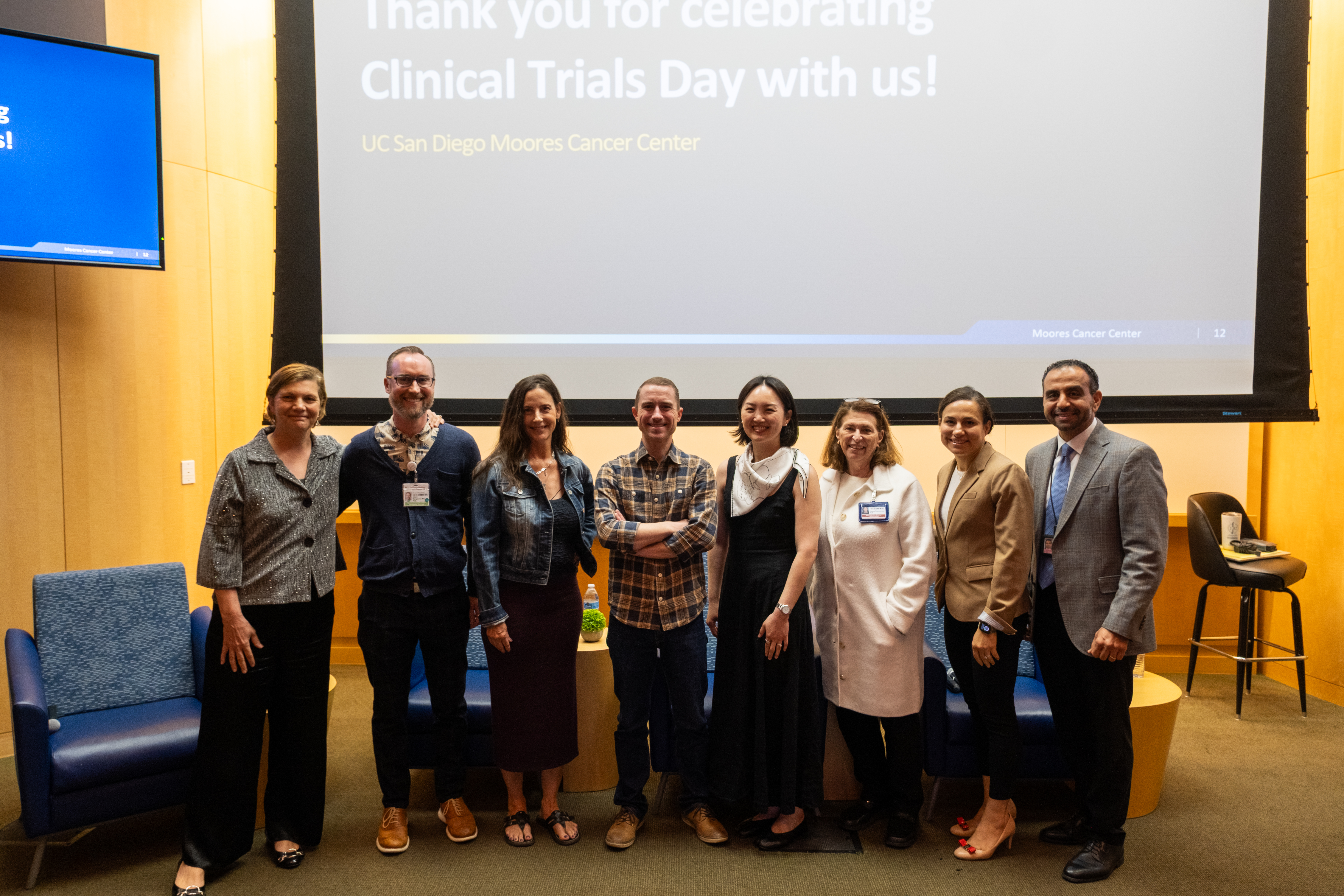 Group photo of the director of the cancer center, patients from the patient panel, and their doctors