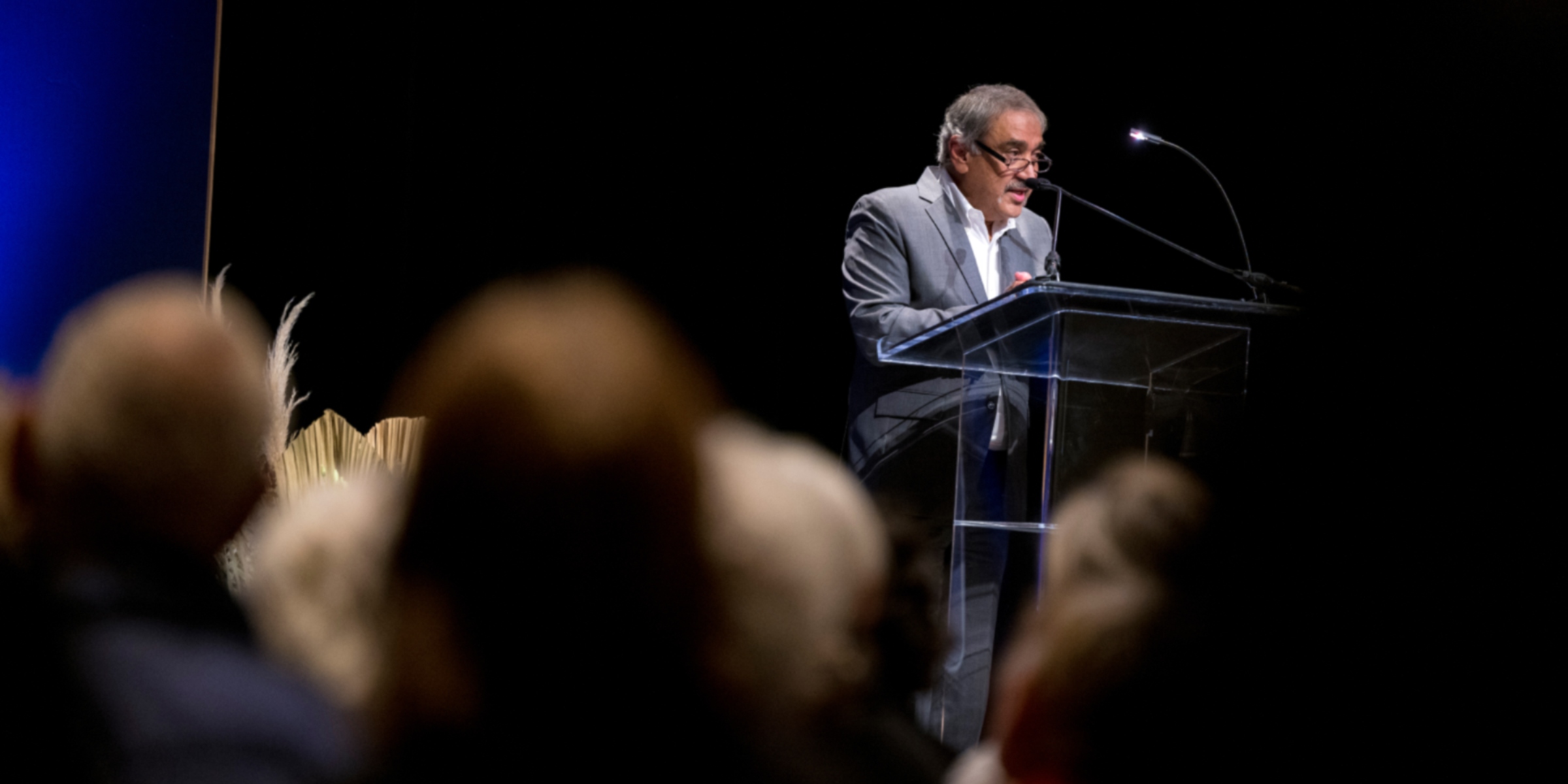 Chancellor Pradeep K. Khosla welcomes guests to Women in Leadership 2023.
