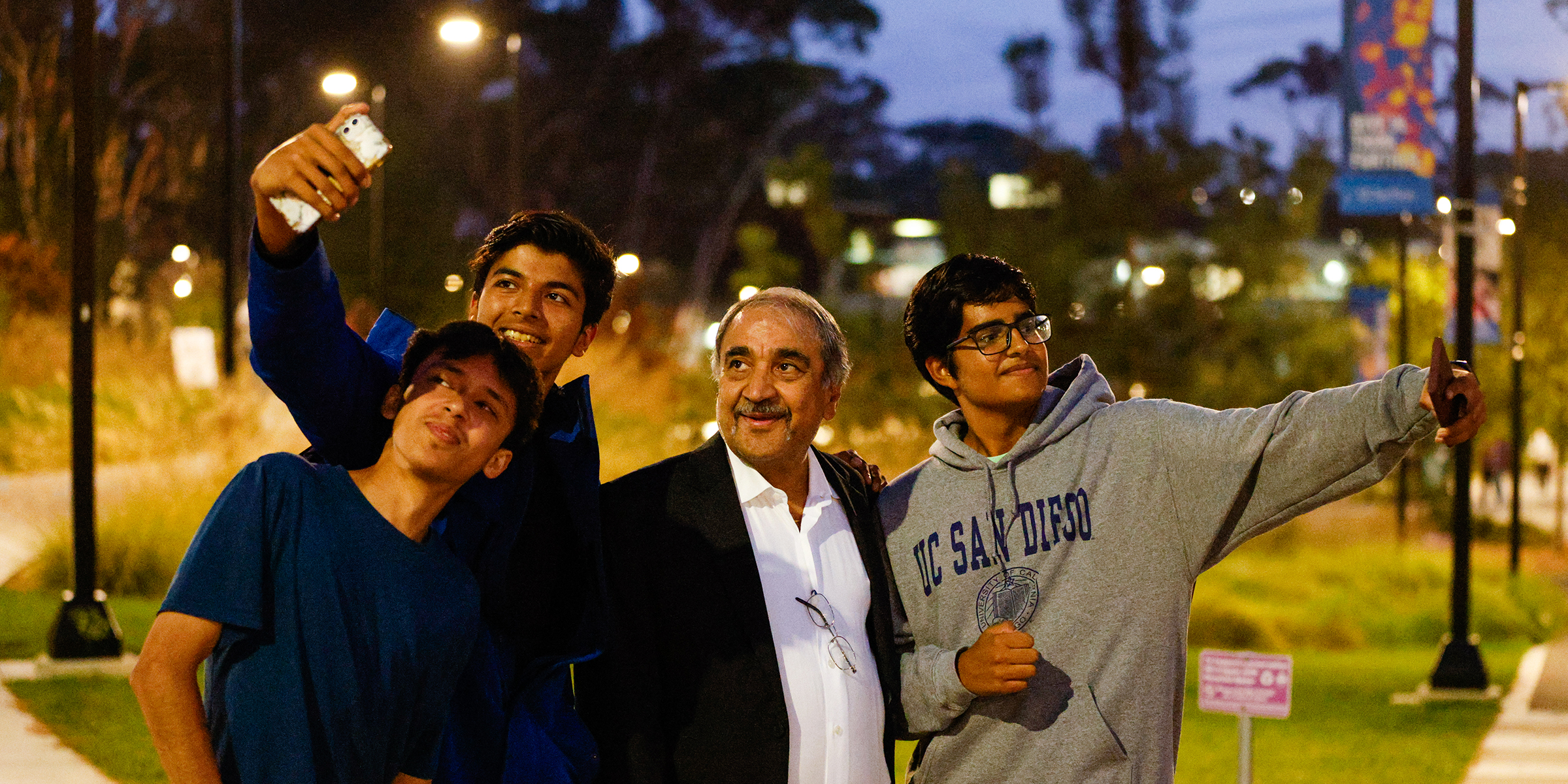 Chancellor Khosla taking photo with students.