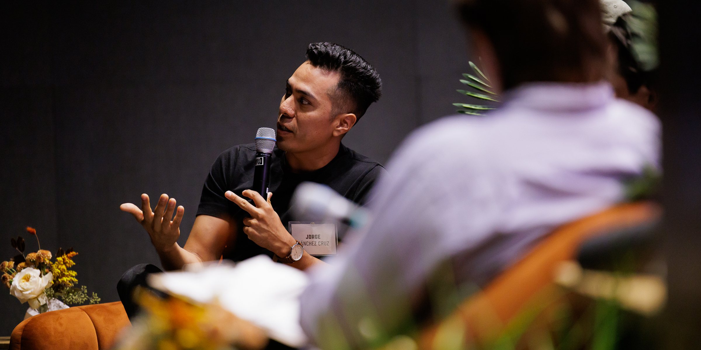 A literature faculty member speaks to the crowd about their project.