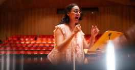 Mariana Flores Bucio singing passionately during rehearsal