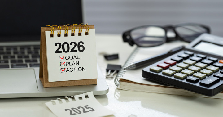 A desk calendar with 2026 at the top and 